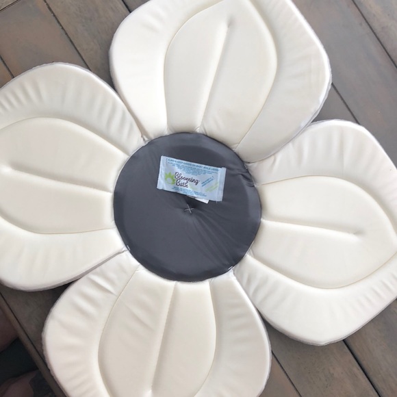 *SOLD*Blooming Bath (in like new condition) - Picture 2 of 4